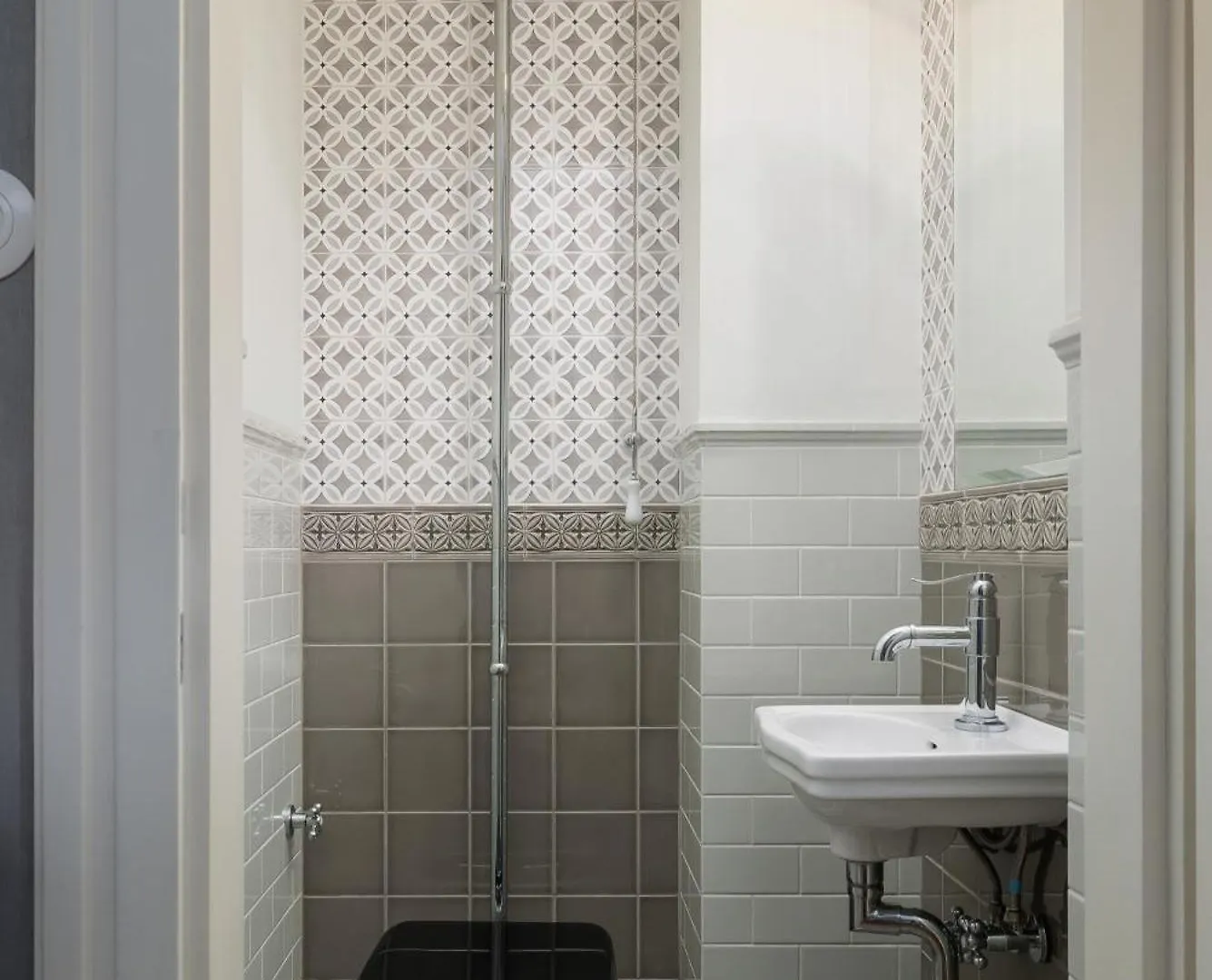 Luxury Apartment With Two Bedrooms And Balcony By Renters Prestige Krakow Poland